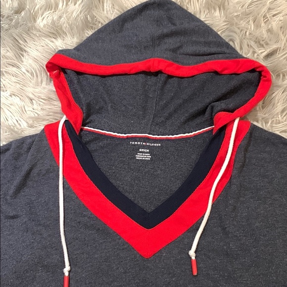 Small Tommy Hilfiger cropped hoodie - Picture 3 of 4